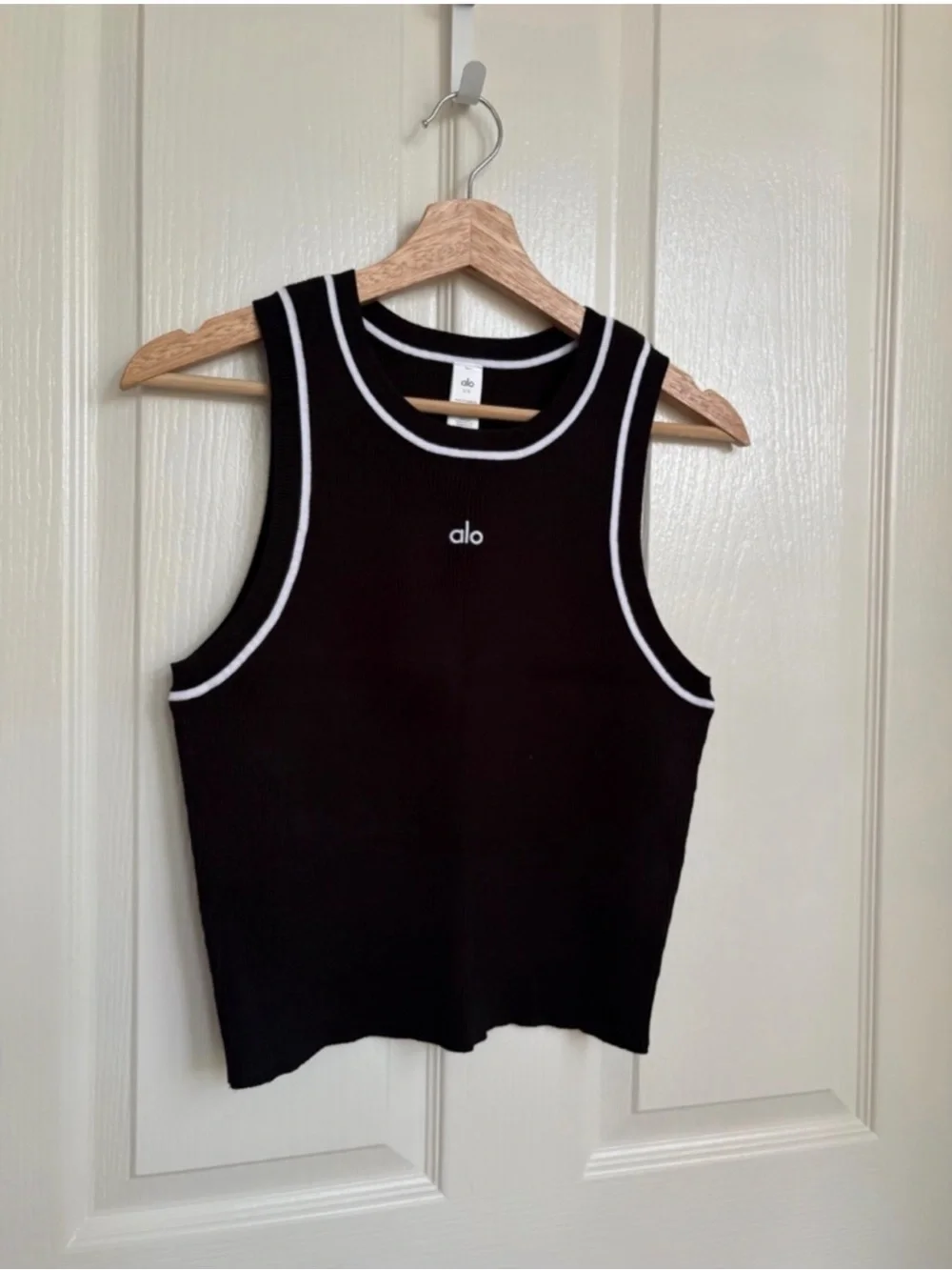 ALO Yoga Black Ribbed Cropped Tank with White Trim size Small